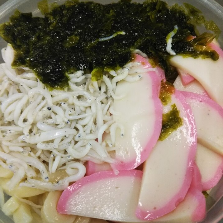 あおさとじゃことかまぼこのぶっかけうどん